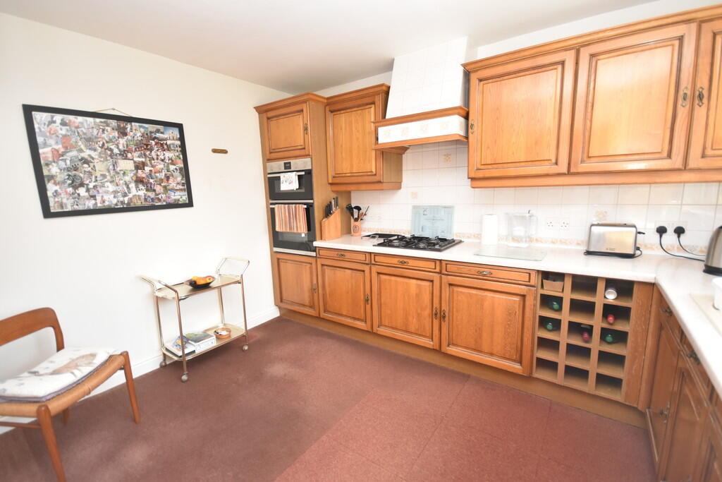 Kitchen/Breakfast...