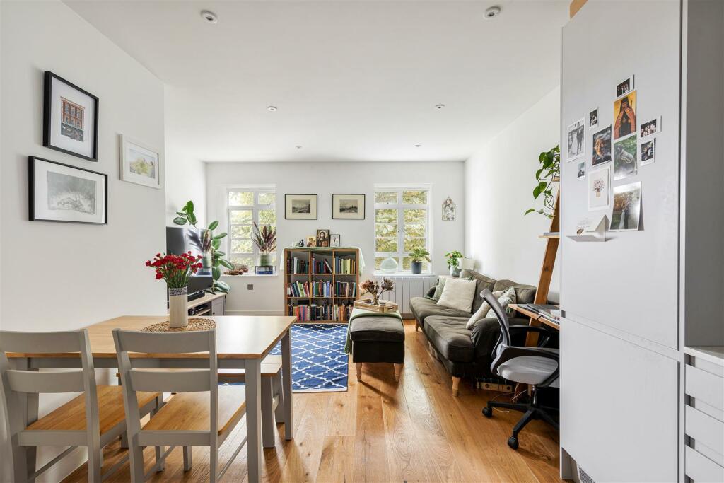 Robart House, E11