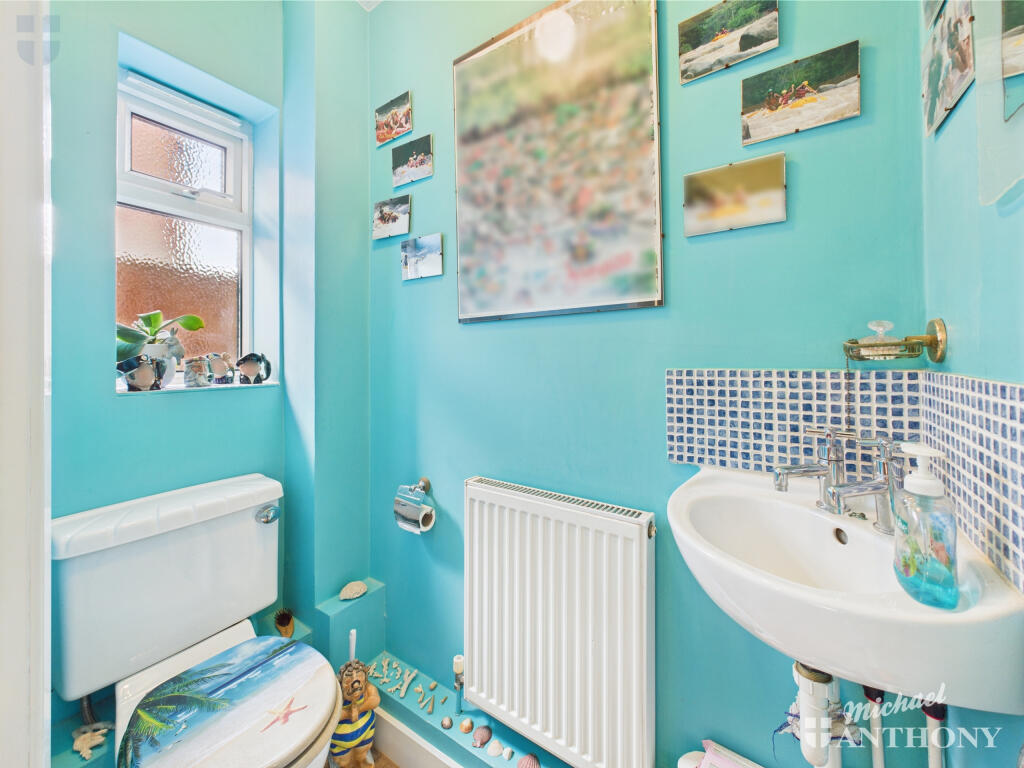 CAM03852G0-PR0300-STILL006