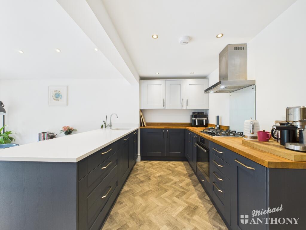 CAM02773G0-PR0362-STILL017