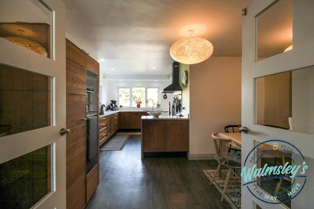 Kitchen dining &amp; sitting areas