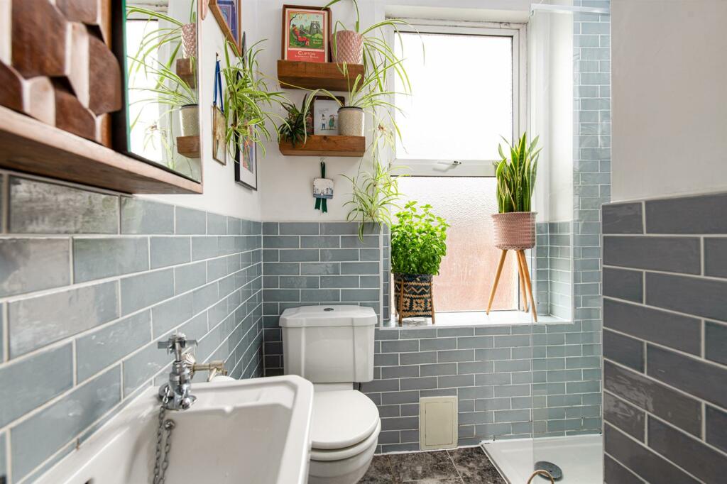 Bathroom_1.jpg