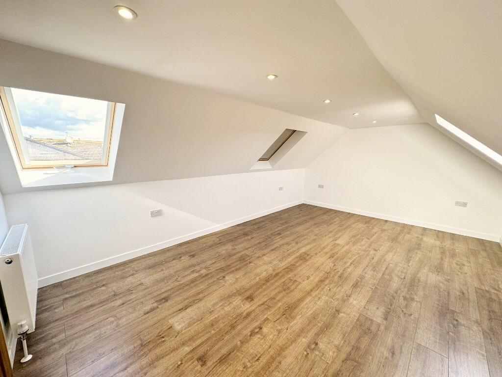 Bedroom 5 (2)