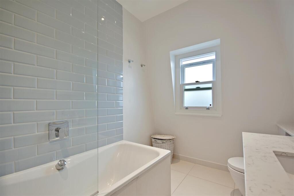 Carthew Road - Bathroom.JPG