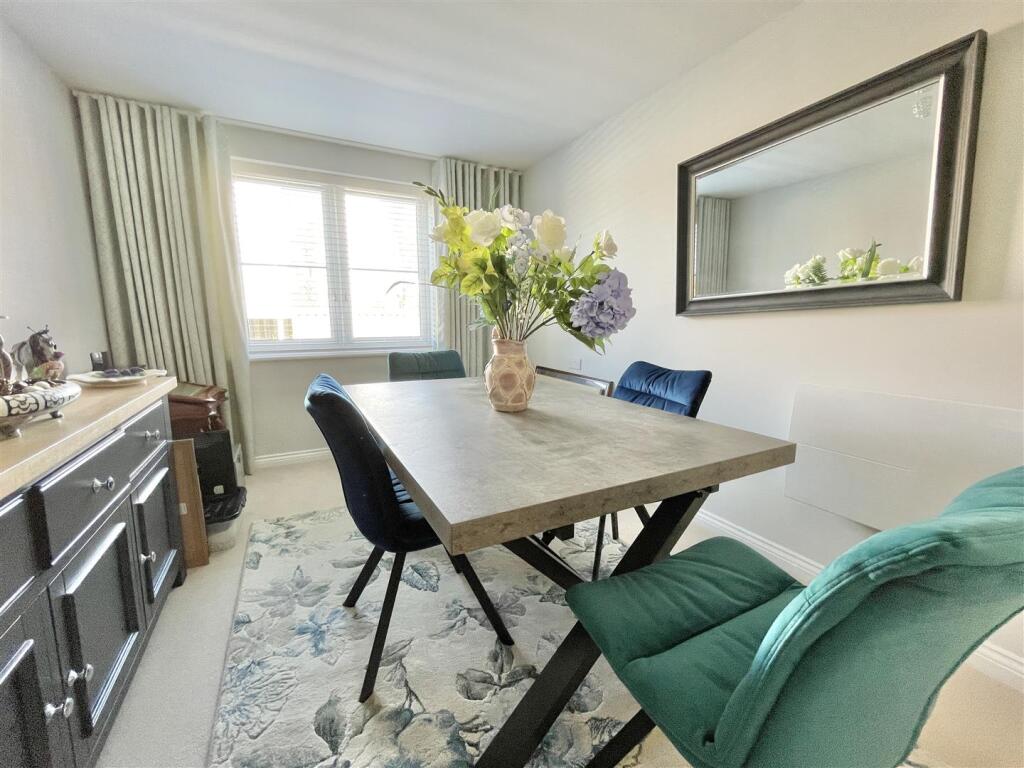 Bedroom 2/Dining Room