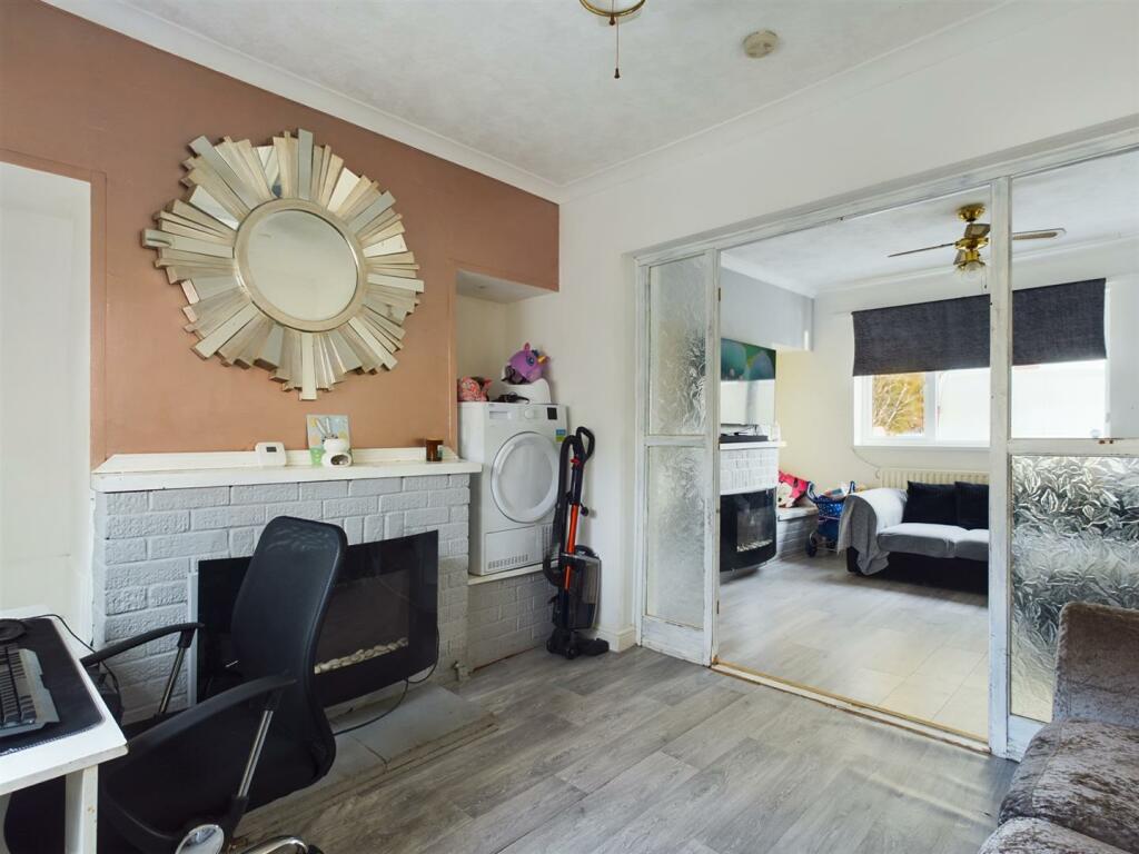Dining Room Pic 2.jpg