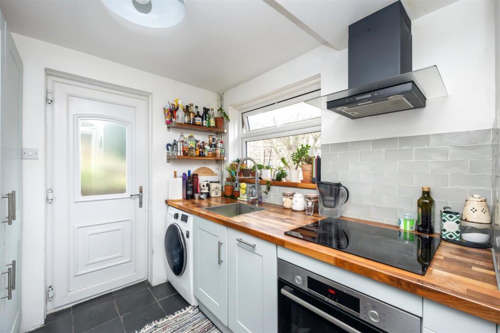 Chichester Close 3 KITCHEN 2.jpeg