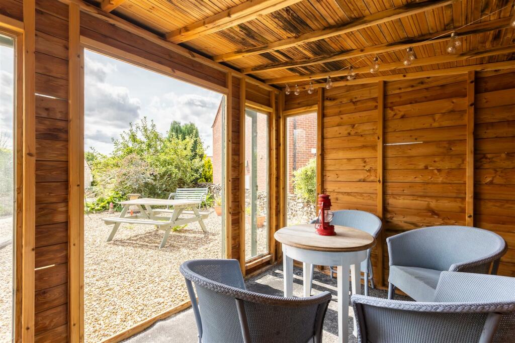 Kays Cottage External-17.jpg