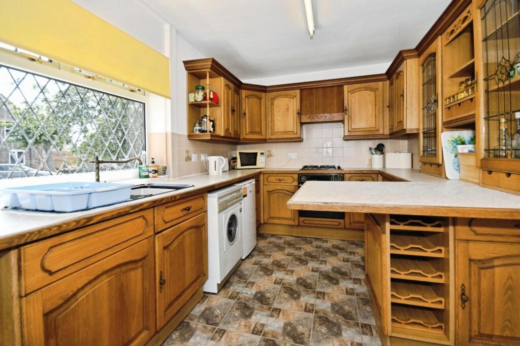 KITCHEN 02.jpg