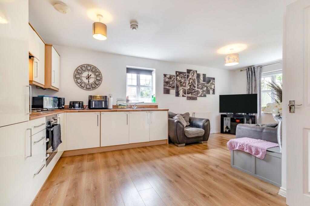 Kitchen/dining/living room