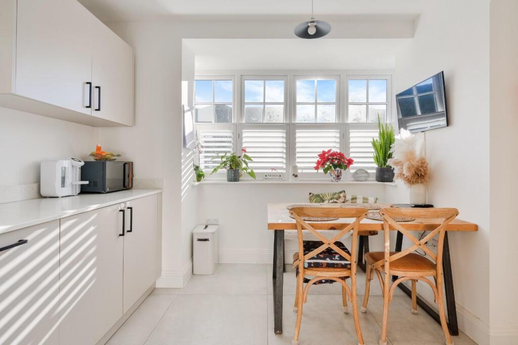 ST GILES CLOSE (24).jpg