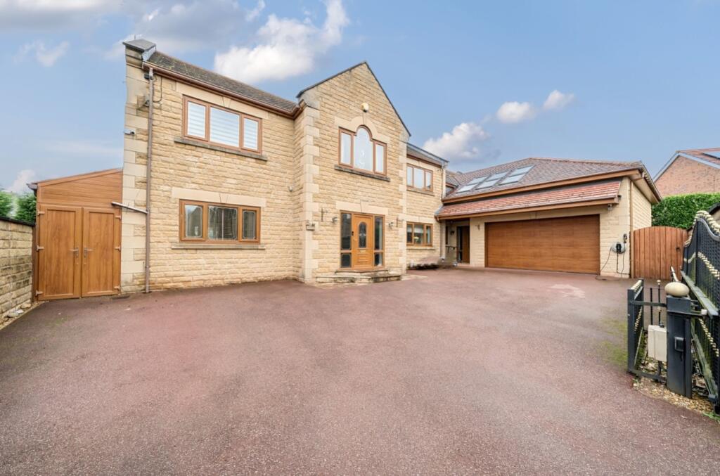 Driveway &amp; Front View Of 5 Ross Court 