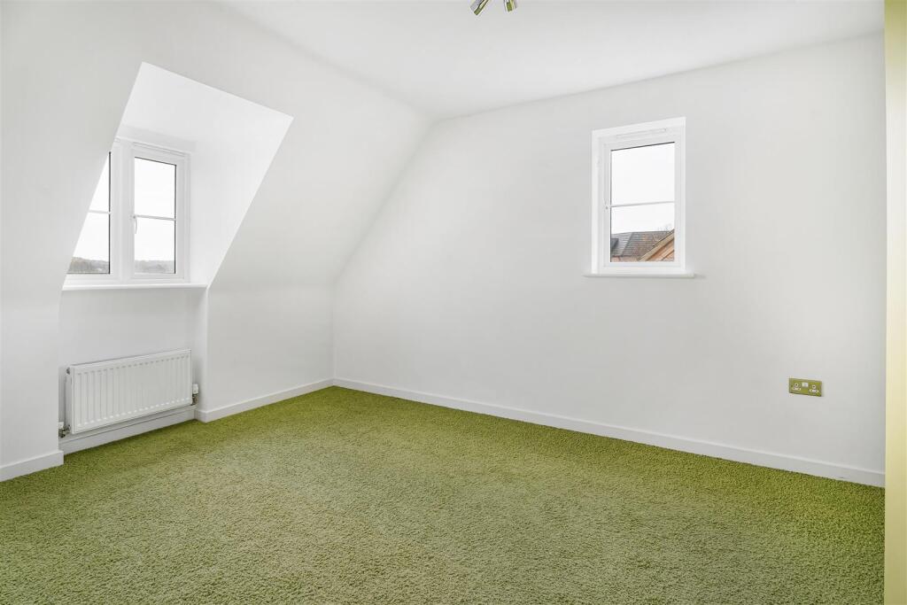 105 Farnborough Drive