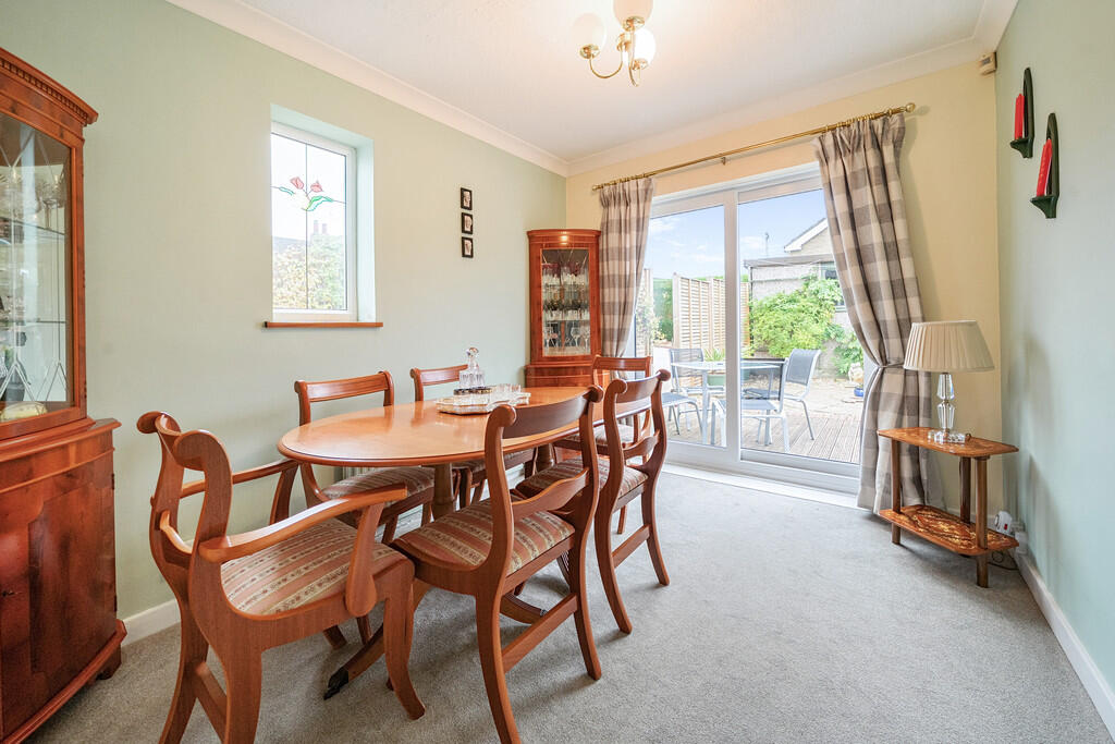 1370148-7-68ee76d...