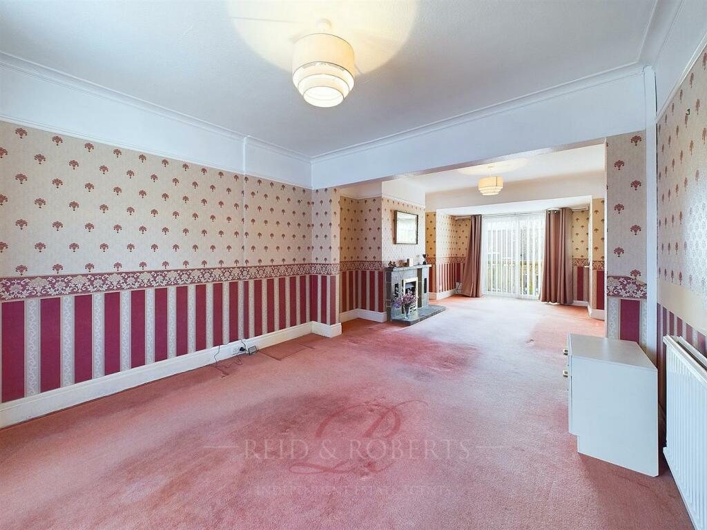 Lounge/Dining Room