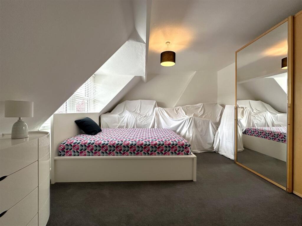 Master Bedroom 729