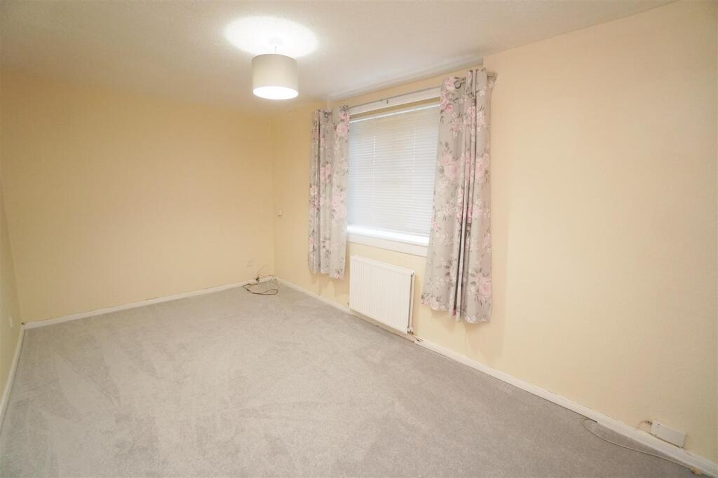 bedroom1.jpg