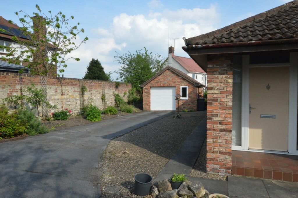 Garage/parking