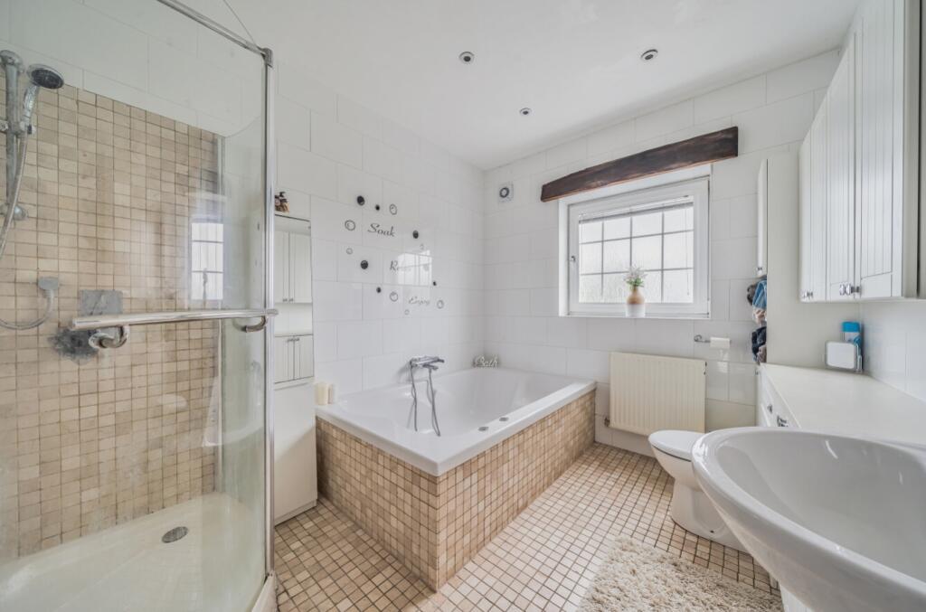 Family Bathroom 