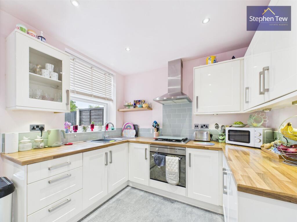 Kitchen/ Dining Room