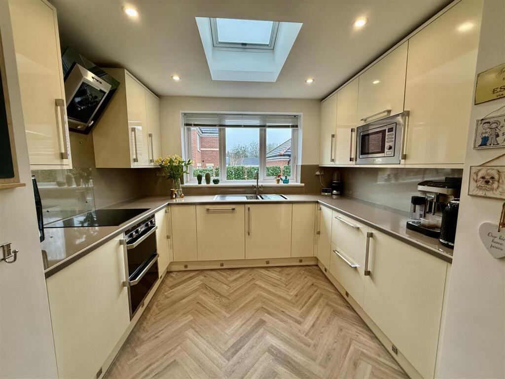 KITCHEN &amp; DINING