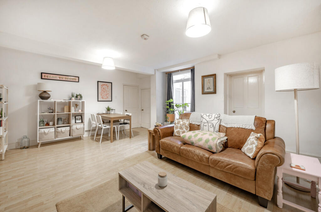 Sitting/ Dining Room