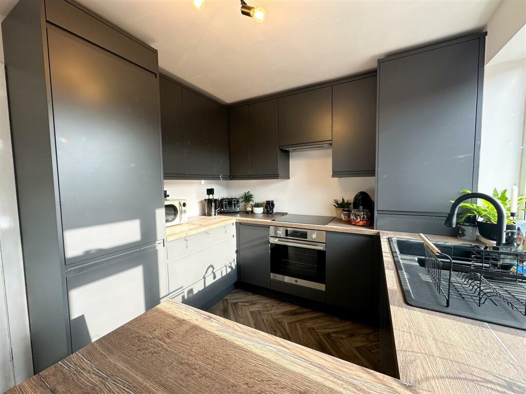 BREAKFAST KITCHEN