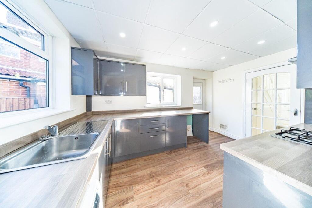 55 Fairholme Avenue kitchen 3.jpg