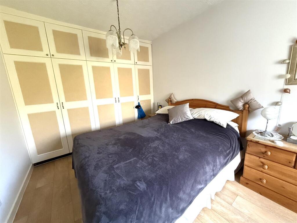 49 armitage bed r.jpeg