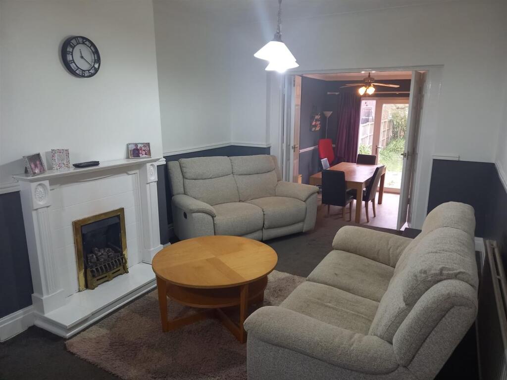 Living Room Photo 2.jpg