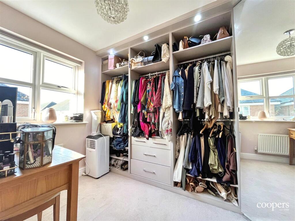 Walk In Wardrobe.jpg