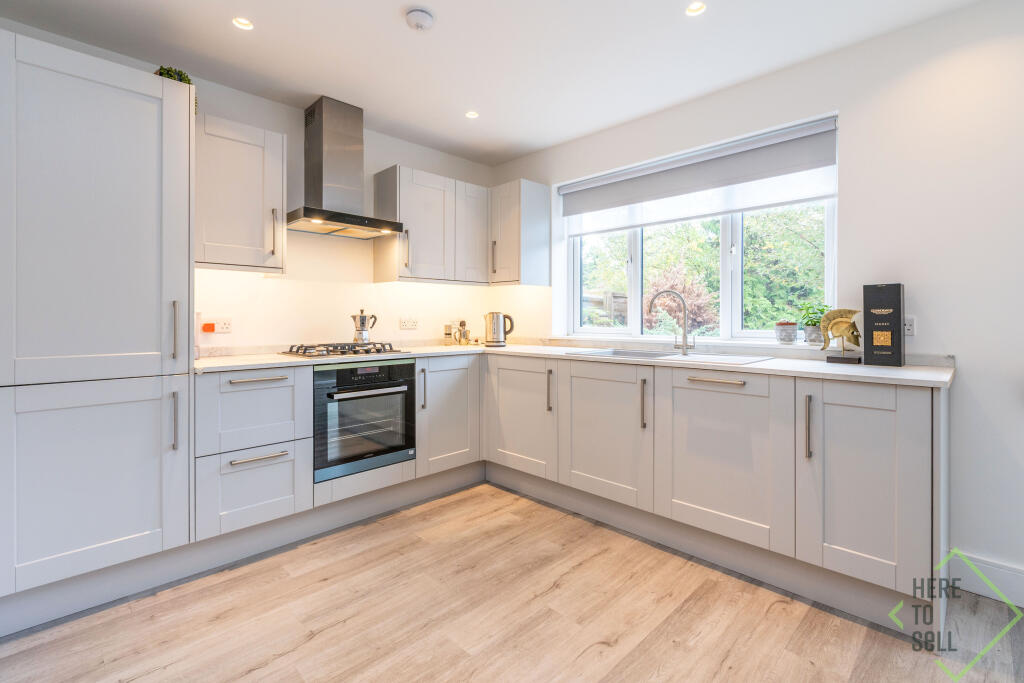 28 Petworth Road, N12 9HH-16