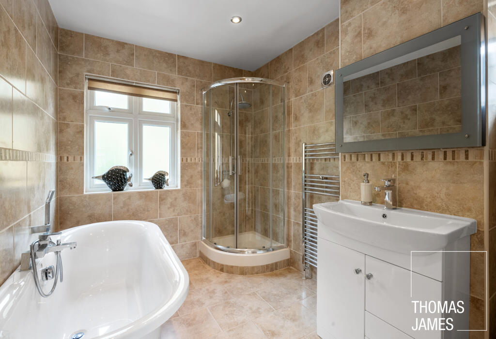 1 Athole Gardens, bathroom