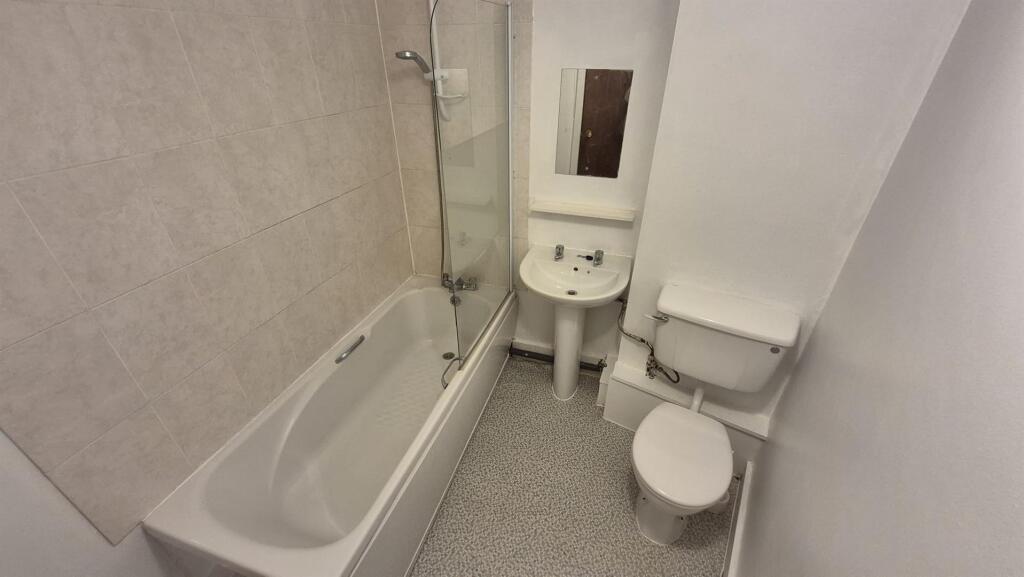 F417DS Bathroom 1.jpeg
