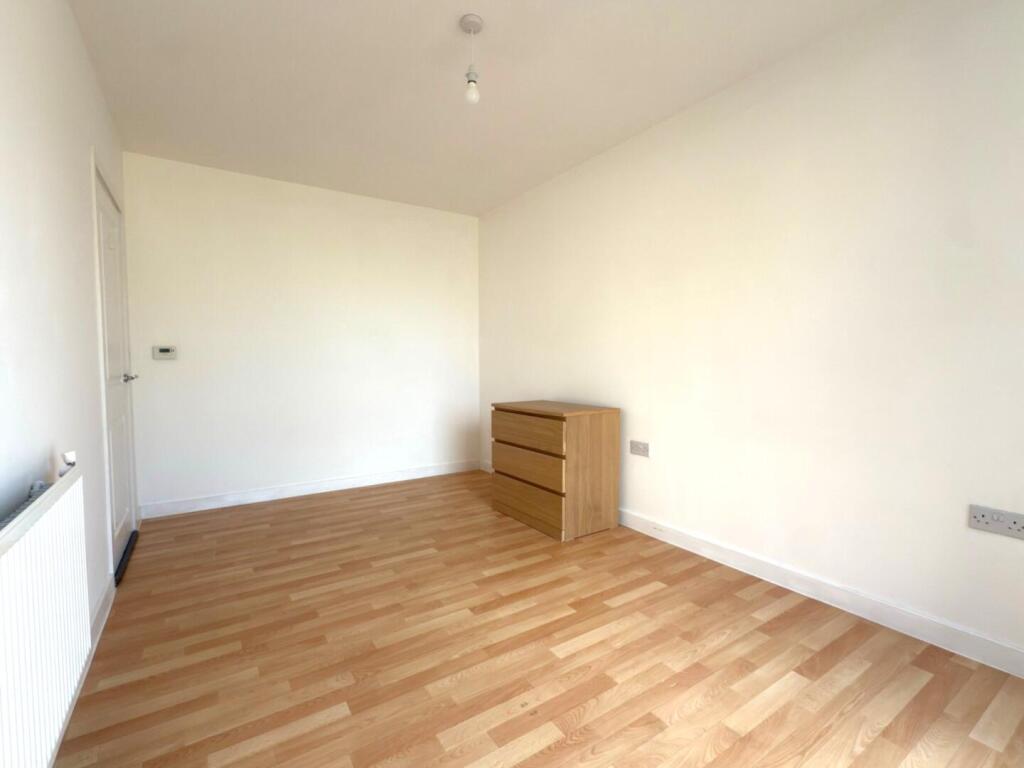 Bedroom 1 alt.jpg