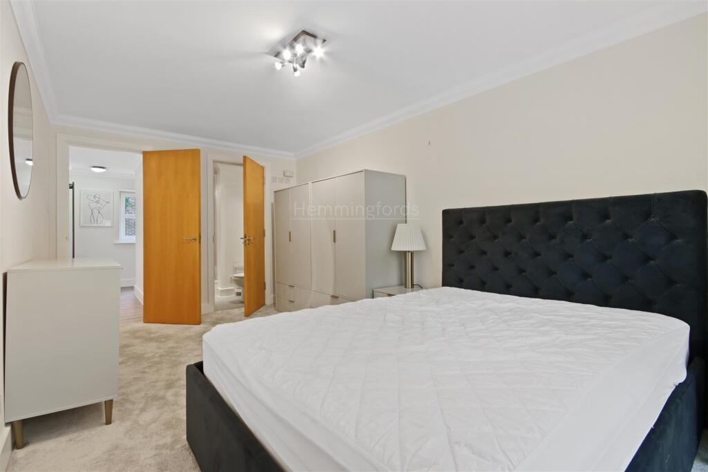 09-3b1b77426 - AM - Victoria Court, 30 Melville Pl