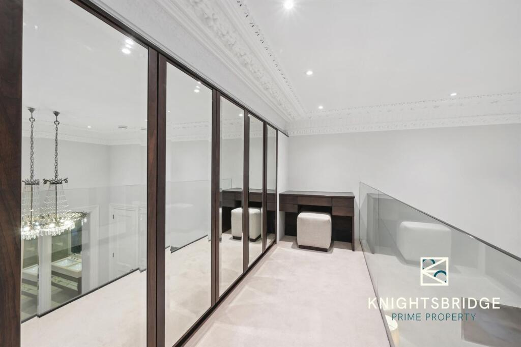 De Vere Gardens (15).jpg