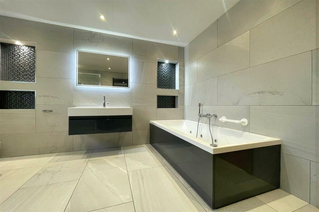 Family Bathroom Aspect 2.jpeg