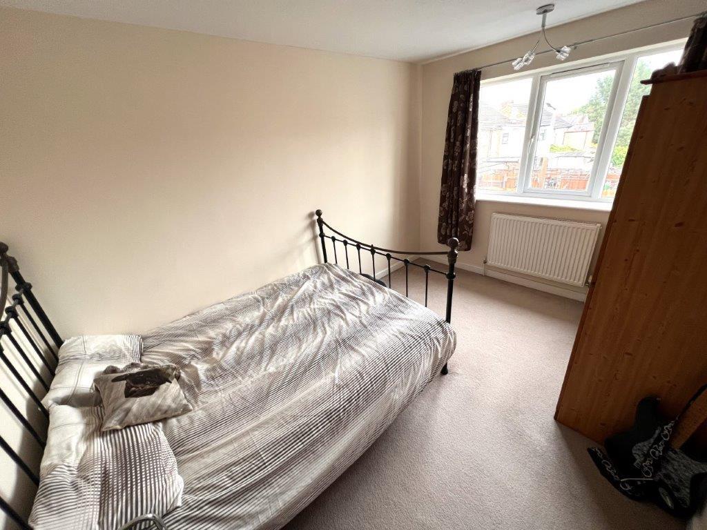 bed 1.jpg