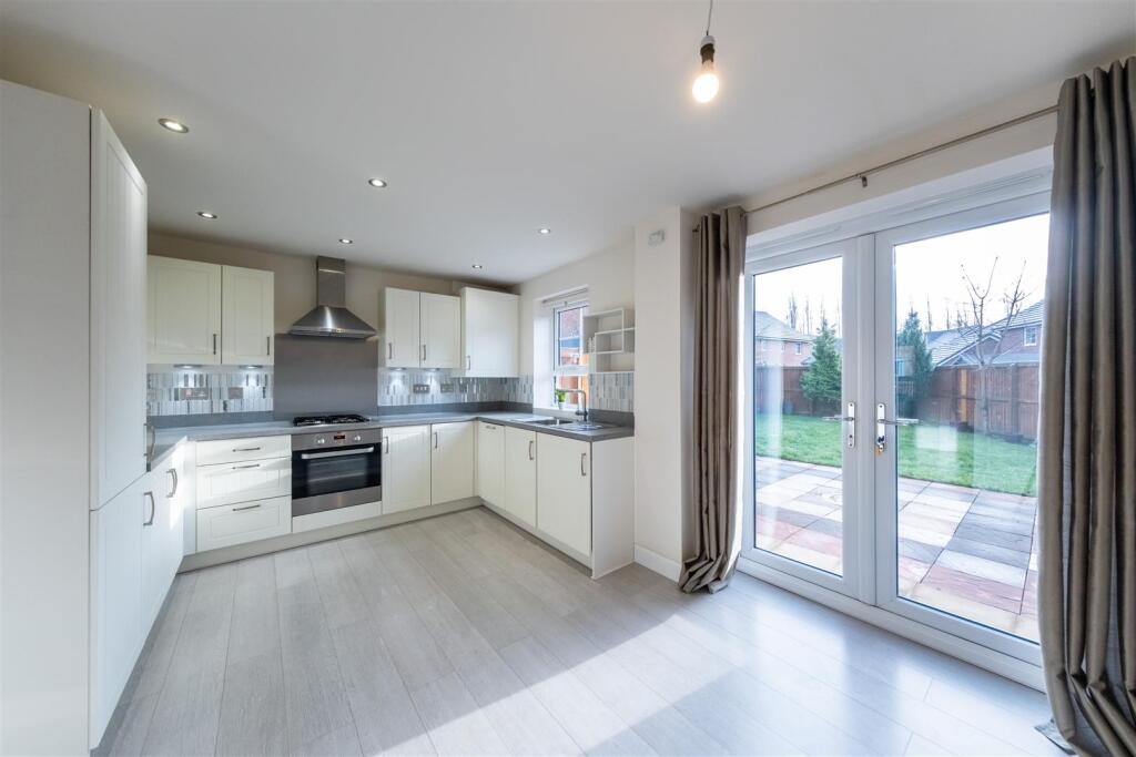 3 Dahlia Crescent-001.jpg