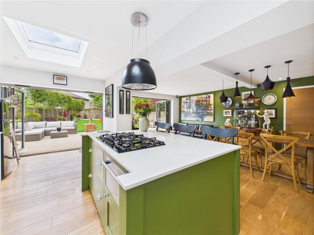 Kitchen/family room 1