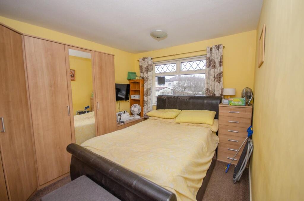 Bedroom 1.jpg