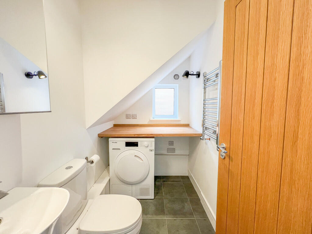 UTILITY SHOWER WC...