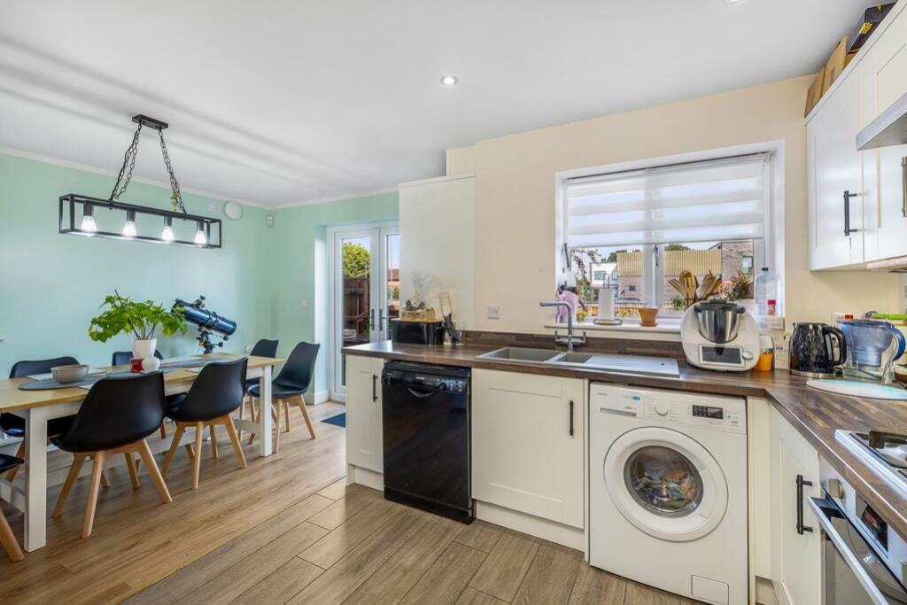 82 De Montfort Gardens (Boston)-16