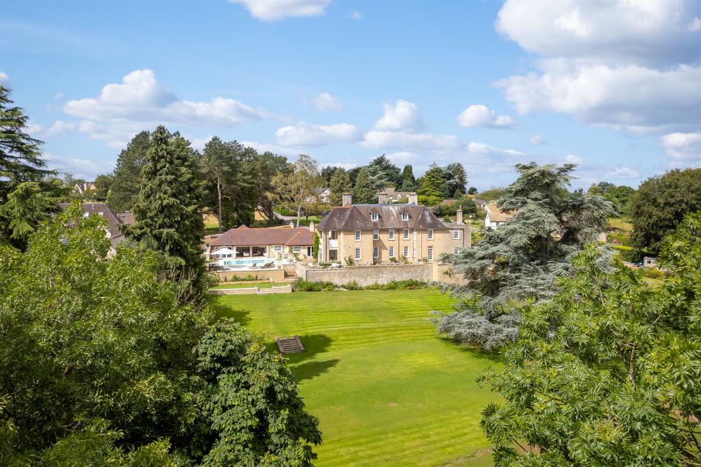 65 - Overbutterrow House - GL5 5BP - Web.jpg