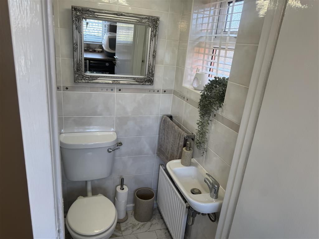 Cloakroom/wc