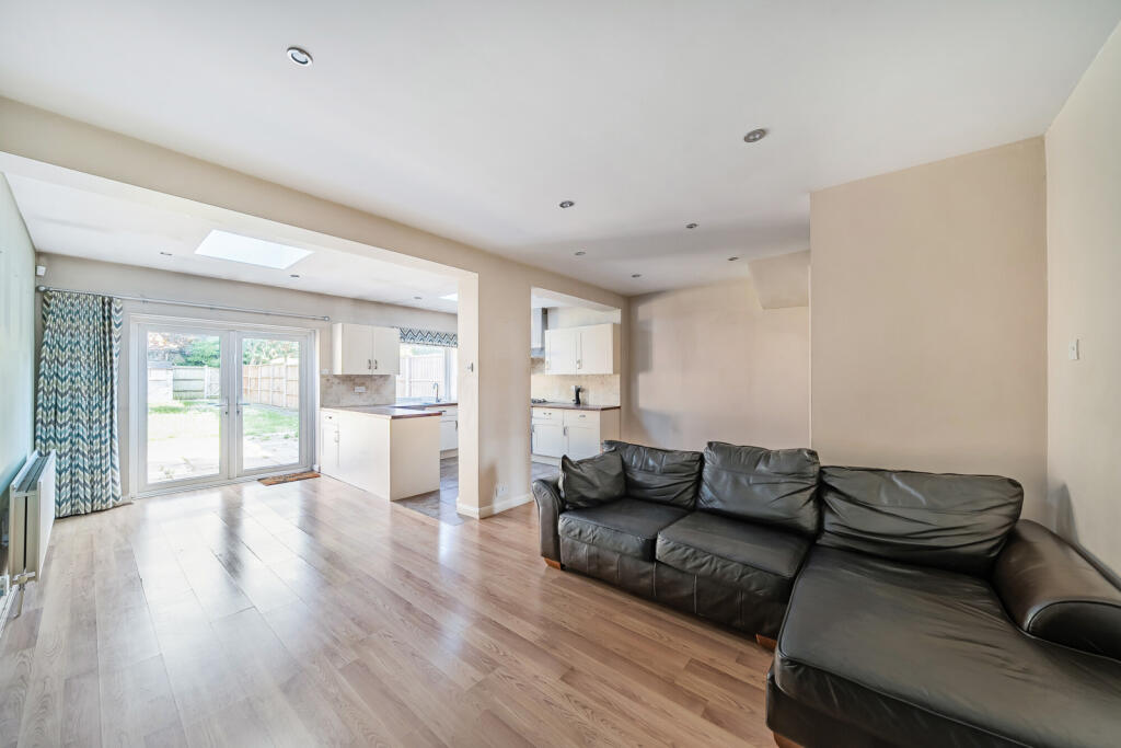 1304406-10-685597...