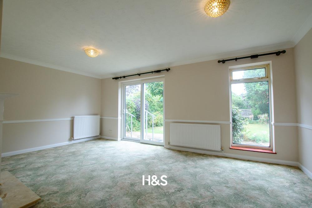 4 Falkwood - lounge.jpg