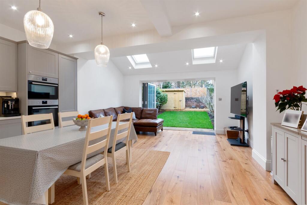 Kitchen &amp; Family Room