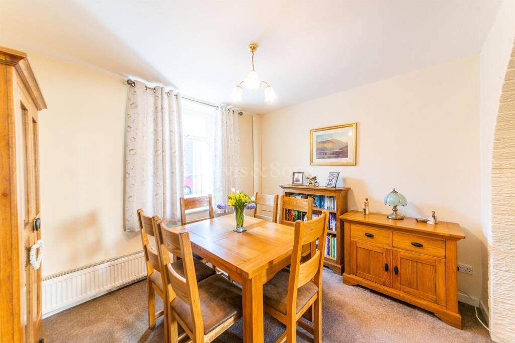 Lounge/Dining Room